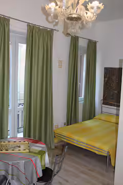 Studio in the historic center 200 mt. from the sea